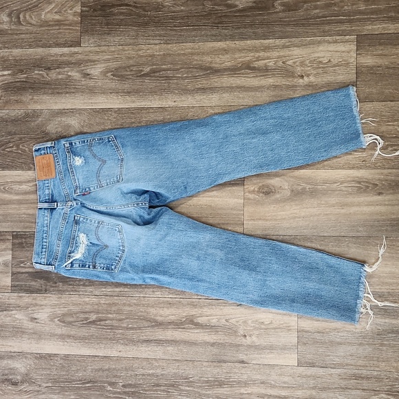 Levi's Wedgie Straight Leg Medium Wash Distressed Jeans Raw Hem Size 26 - Picture 5 of 10